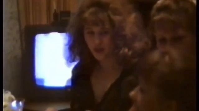 Праздничные моменты 90-х. А вы помните это время?