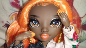 у нас тут опять переодевашки, Кукла Рейнбоу Хай Мишель Сен Шарль, приехала голышкой, теперь в розах