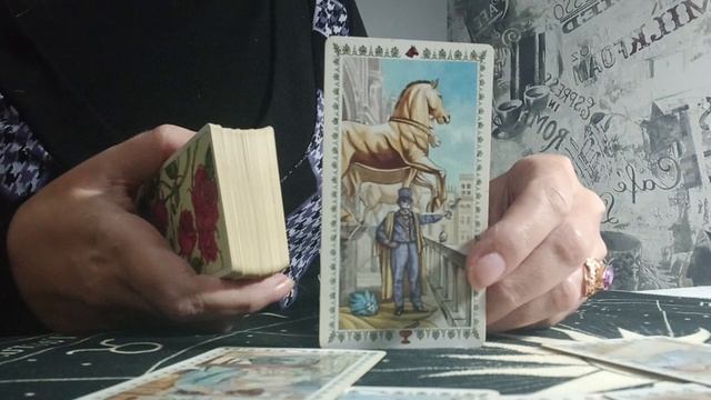 Что мужчина думает/чувствует о вас, но не говорит? Расклад Таро