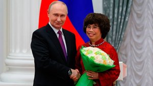 Владимир Путин вручил государственные награды в Георгиевском зале Кремля