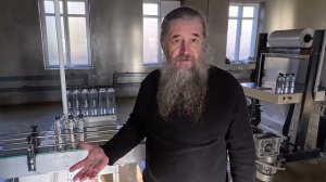 Бог велел водой студеной делиться!