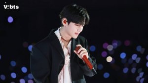 Загадочный взгляд Ви вызвал мурашки у фанаток на недавнем концерте!