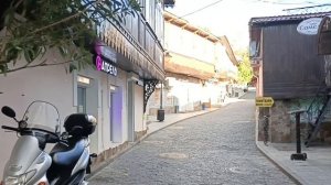 Обстановка в Ялте в октябре. Осенний Гурзуф: обзор пляжей, музей Чехова и море кошек