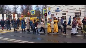 Преподаватели, родители и ученики Детской школы хорового пения вышли на общегородской крестный ход