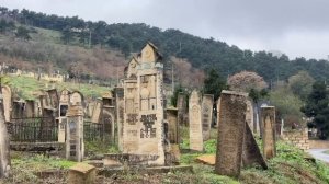 «Могилы напоминают о смерти, а поминание умерших укрепляет душу живого».
📚 Бихар аль-Анвар, т. 98,