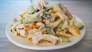 Съедается на УРА! Простой домашний САЛАТ из куриной грудки и яичницы.