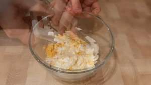 Тонкие блины с начинкой из различных продуктов.