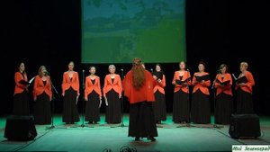 Женский камерный хор «Глория» -  У нашей берёзы (русская народная песня в обр. Л. Бартеневой)