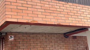 Парящая стена из кирпичей