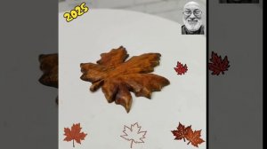 Лист кленовый осенний