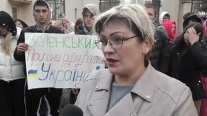 Украинцы призвали Зеленского уйти в отставку