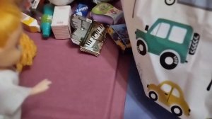 В девчачьих киндерох всё для мальчиков.😀😉😁 Сабрина и Артём: весёлые истории кукол Барби.