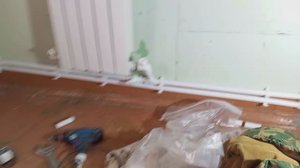 Продолжаю делать пластиковое отопление . В третьей комнате спаял трубы прод вторым радиатором .