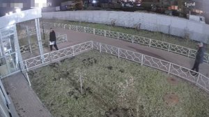 В «ТИХИХ ЗОРЯХ» МУЖЧИНА С ПИСТОЛЕТОМ ПРИСТАВАЛ К ПРОХОЖИМ