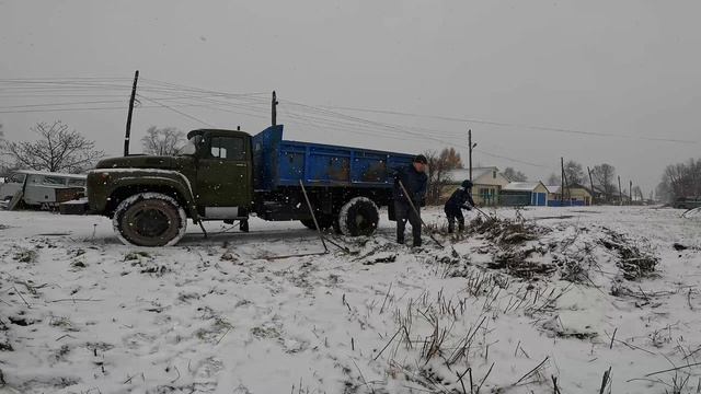 Вывозим мусор на ЗиЛе на свалку! Расчистка участка под строительство!