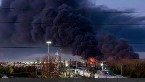 По меньшей мере три человека погибли при крушении самолета UPS в США