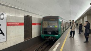 Метропоезд «Юбилейный» (81-722/723/724.3) №310 на ст.м.Технологический институт, октябрь 2025 года