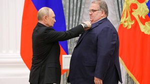 В.Путин вручает государственные награды и премии Президента за укрепление единства Российской нации