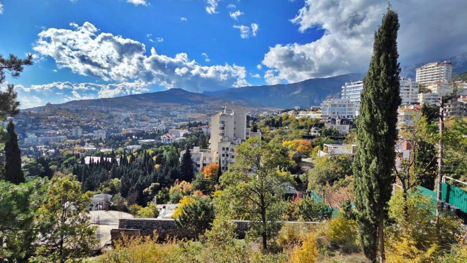 Обзор земельного участка на продажу в Ялте, ул. Войкова смотреть онлайн