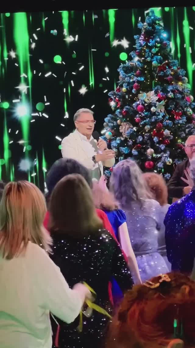 Ромашки в январе ❄️ Александр Добронравов | Новогодние съёмки 🎄Хорошие песни, 2025 смотреть онлайн