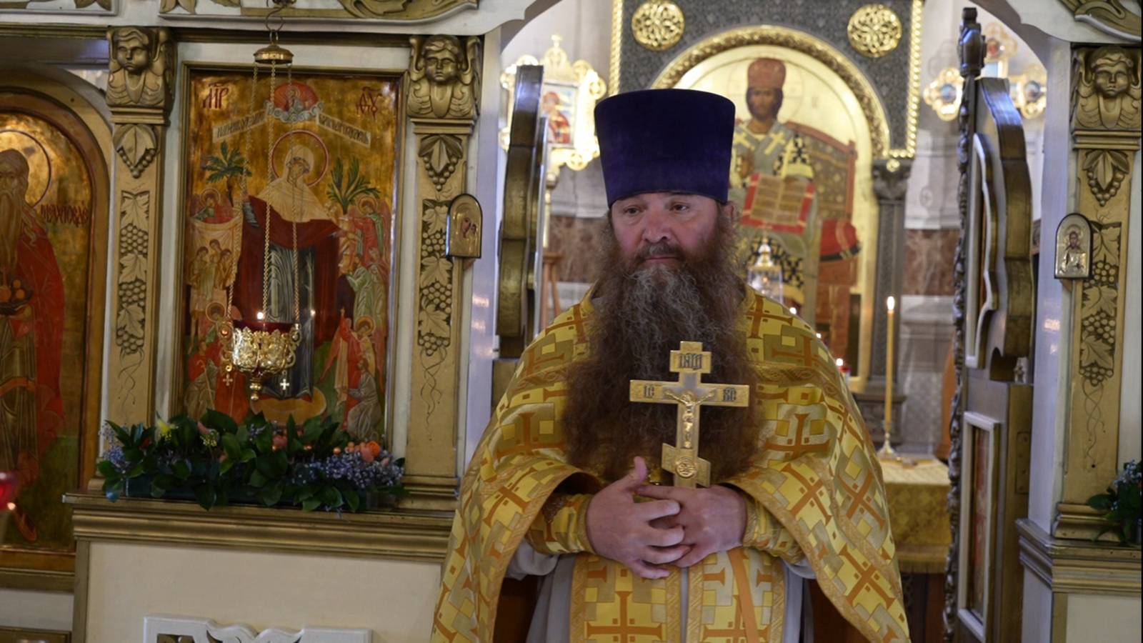 Когда стоишь на молитве то восходи умом и сердцем к Богу