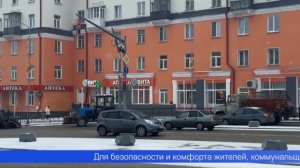 Первоуральские коммунальщики вышли на борьбу с первым снегопадом