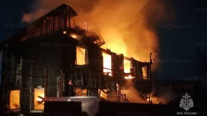 Три человека выжили при пожаре в дачном доме в Сургуте