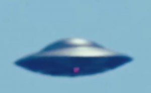 Тарелка Парящая в Небе