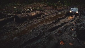 Сложный путь на радиоуправляемом внедорожнике EMO X5 Crossrc 4x4