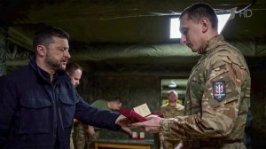 Зеленский опубликовал фото с военными, на шевронах которых изображен нацистский символ