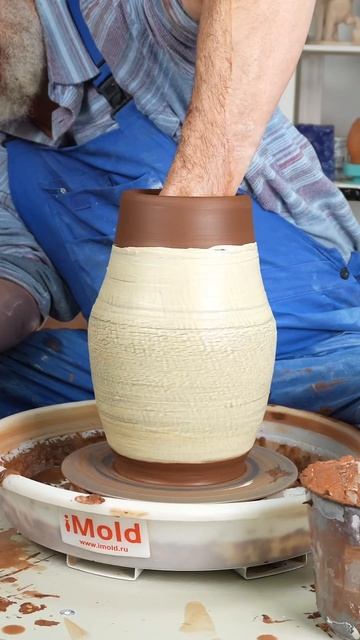 Процесс создания кракелюра ангобом ✨Похоже на магию, правда? смотреть онлайн