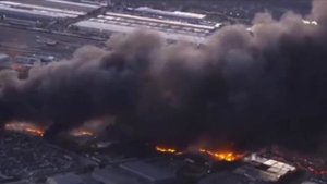 грузовой самолёт в Кентукки с другого ракурса где нет эмигрантов