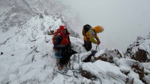 Участники горной школы Клуба 7 Вершин в Туюк-Су  во время восхождения на пик Октябрёнок