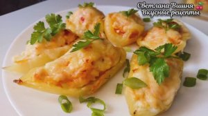 Праздник красок и ароматов: Перец, фаршированный курицей и овощами под сырной корочкой.