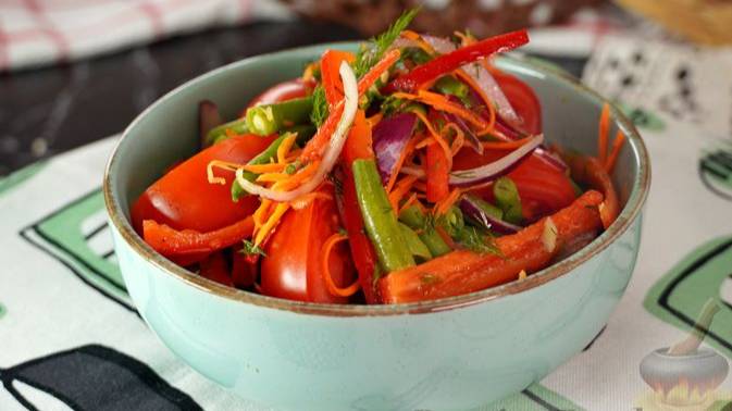 Идеальная овощная компания. ОВОЩНОЙ САЛАТ СО СТРУЧКОВОЙ ФАСОЛЬЮ