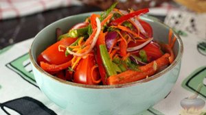 Идеальная овощная компания. ОВОЩНОЙ САЛАТ СО СТРУЧКОВОЙ ФАСОЛЬЮ