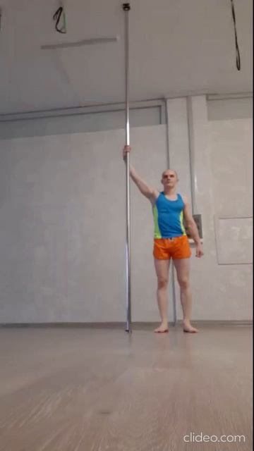 "Цирковой флаг" на одной руке (Александр Странник https://vk.com/far_familiar)