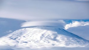 Эребус – кипящая лава среди льдов и “золотой дождь”