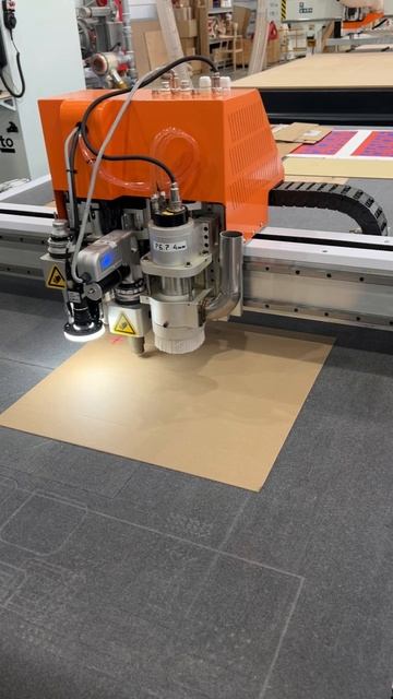 Планшетно-режущий плоттер Filato для резки гофрокартона смотреть онлайн