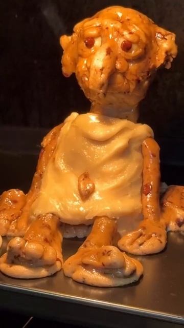 Девушка приготовила печенье в виде Добби но получился типичный работяга который пришёл домой