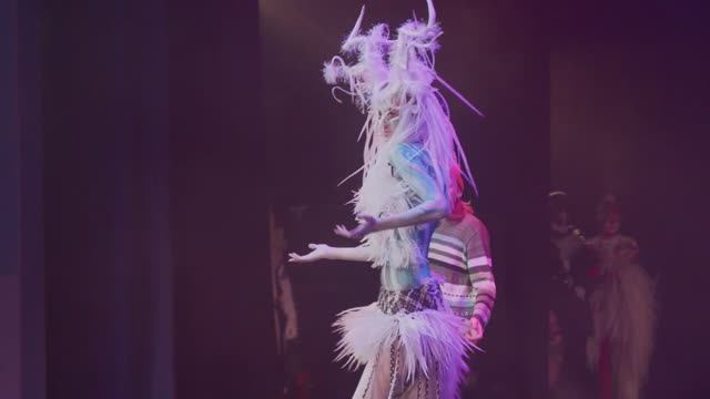 Театральное выступление смотреть онлайн