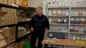 Полицией накрылся цех по разливу жиж для вэйпов.mp4