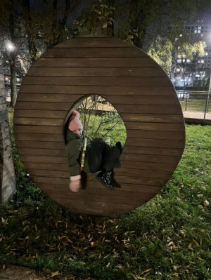 Танцую в школе с подругой