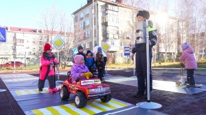 В Урае дети учат ПДД в игровом автогородке
