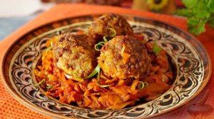 Мясо и гарнир готовим вместе. ТЕФТЕЛИ, ЗАПЕЧЁННЫЕ С КАПУСТОЙ