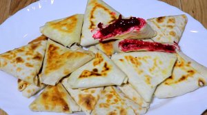 Треугольники из лаваша с начинкой на сковороде! Быстрая вкусняшка к чаю