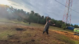 Жизнь в деревне. Упражнения с граблями. Хлопоты по хозяйству