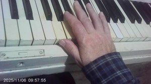 Упражнение сольфеджио: мажорные гаммы от белых клавиш одной октавы