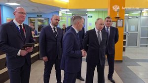Владимир Путин посетил физкультурно-оздоровительный комплекс «Орбита», Самара, 6 ноября 2025 года