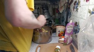 Жизнь после инсульта.Приготовил картошку с мясом и грибами.